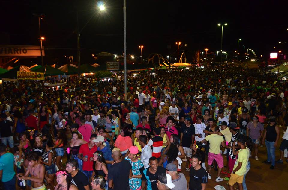 Primeira noite do CARNA JARI bate record de público